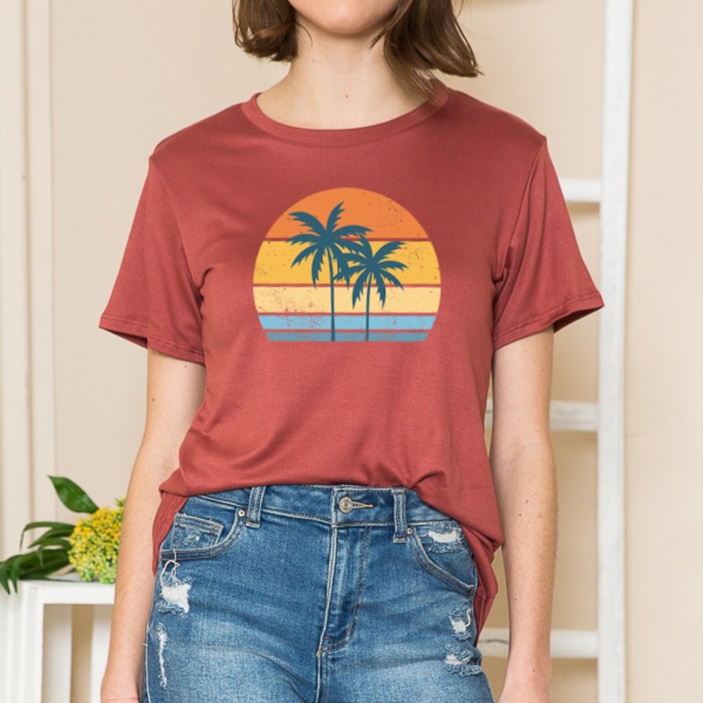 BASIC T-SHIRT WITH PALM TREE SUNSET PRINT